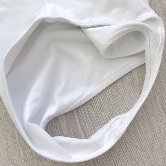 Aritzia Babaton Contour V-Neck Sleeveless Bodysuit - Picture 13 of 13